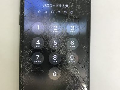 北九州市よりiPhone7の液晶不具合です。