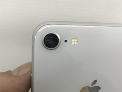 北九州市小倉北区よりiPhone8のリアカメラカバーの交換