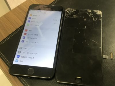 北九州市よりiPhone8の液晶不具合