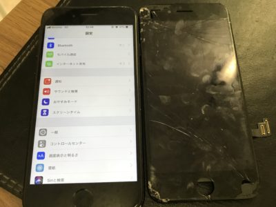 北九州市小倉北区よりiPhone8の液晶不具合