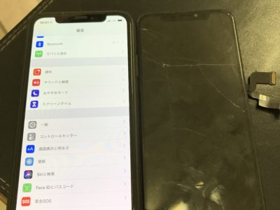北九州市若松区よりiPhoneXSの液晶不具合