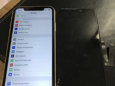 北九州市小倉北区よりiPhoneXRの液晶不具合