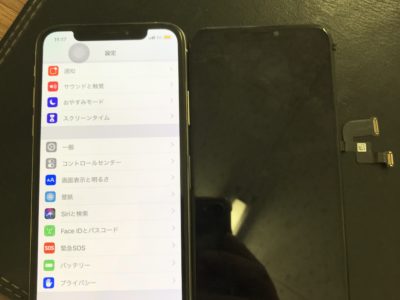 北九州市小倉北区よりiPhoneXSの液晶不具合