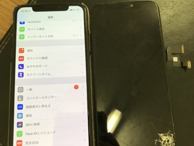 北九州市よりiPhoneXSの液晶不具合