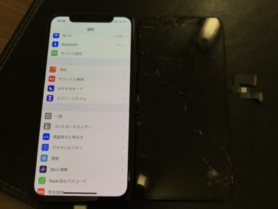 北九州市よりiPhoneXSのパネル交換（重度破損）