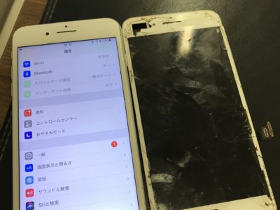 北九州市小倉北区よりiPhone8Plusの液晶不具合