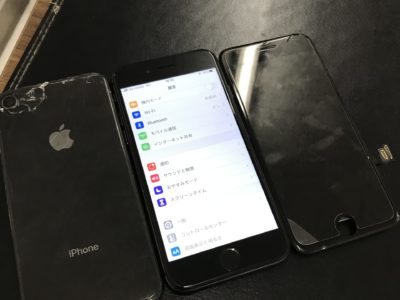 山口県下関市よりiPhone8のバックパネル交換+ガラス割れ修理（HQパネル）