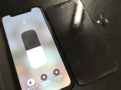北九州市よりiPhoneXSの液晶不具合