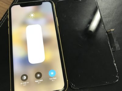 北九州市八幡東区よりiPhoneXRの液晶不具合