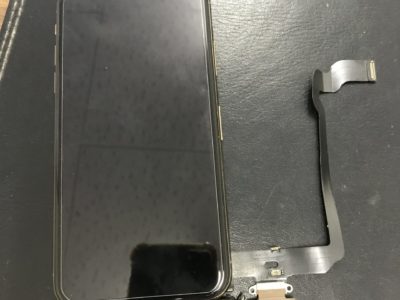 北九州市よりiPhoneXSの起動不良（ライトニング交換）