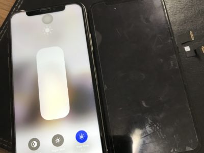 北九州市よりiPhoneXSの液晶不具合