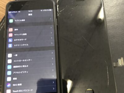 北九州市よりiPhone8のガラス割れ修理