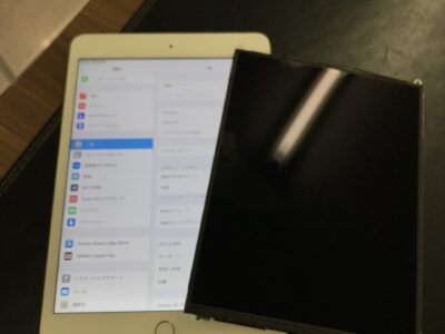 北九州市よりiPadmini3の液晶不具合