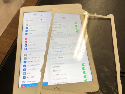 北九州市よりiPad6のガラス割れ修理