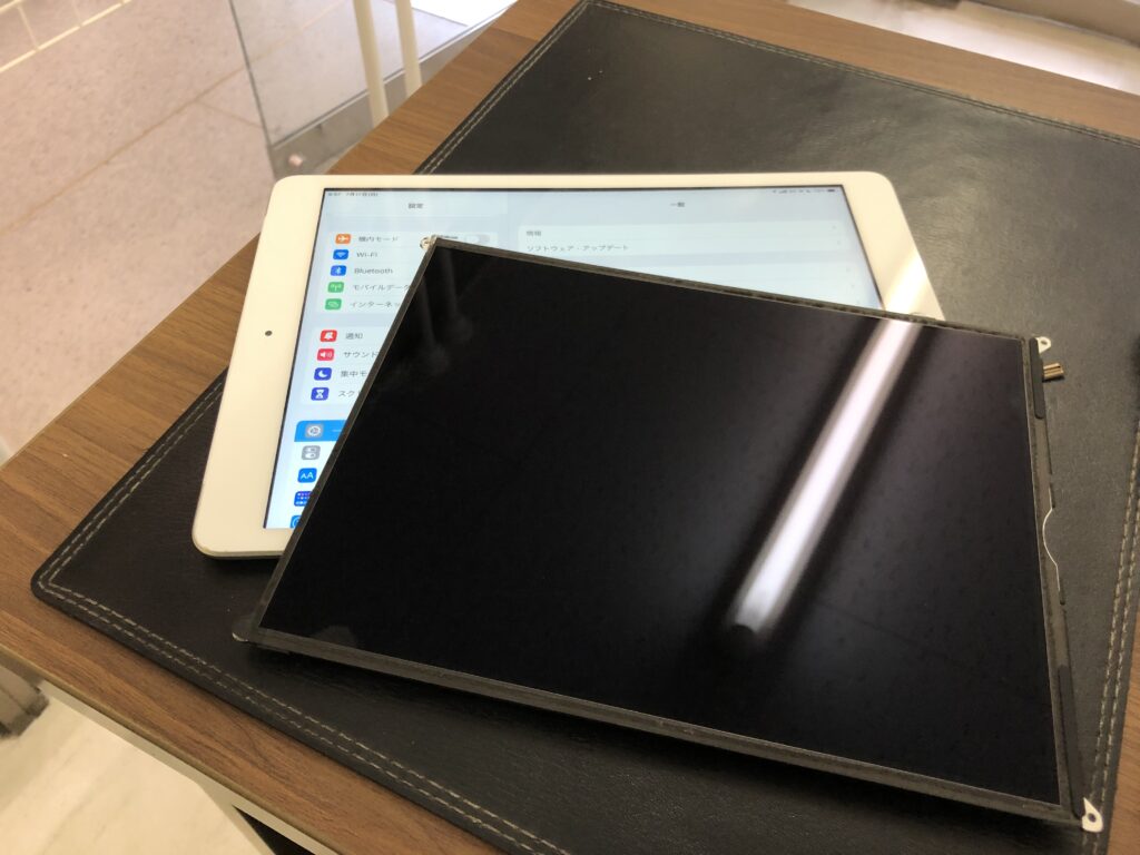 北九州市　小倉　iPad8　液晶不具合