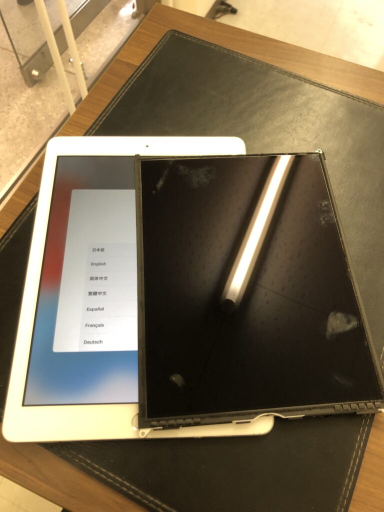 北九州市　小倉　iPad6　液晶不具合