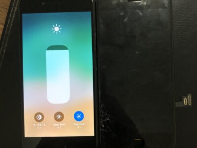 北九州市よりiPhoneSE2の液晶不具合