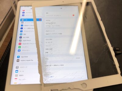 北九州市よりiPad8のガラス割れ修理