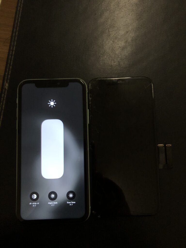 北九州市　小倉　iPhone11　液晶不具合