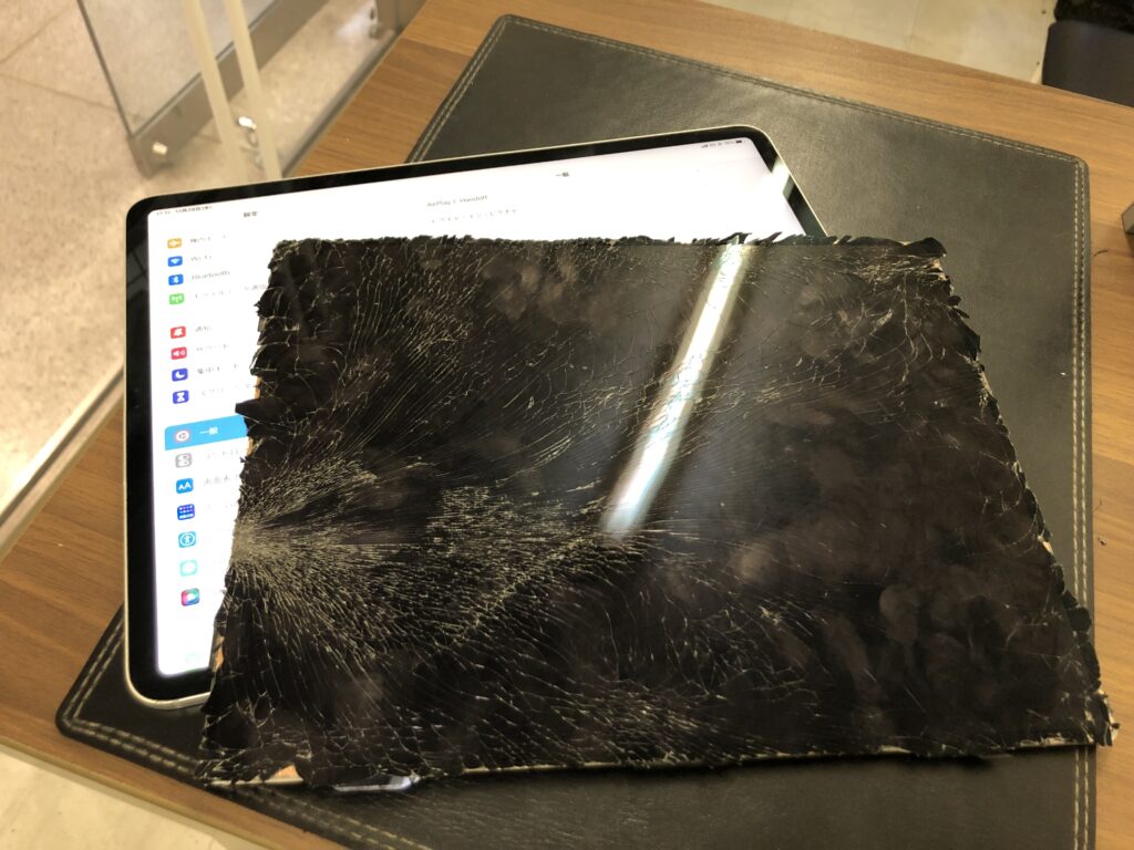 北九州市　小倉　iPadPro12.9第4世代　液晶不具合