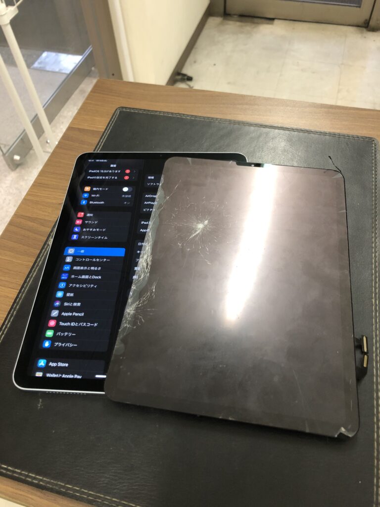 北九州市　小倉　iPadAir4　液晶不具合