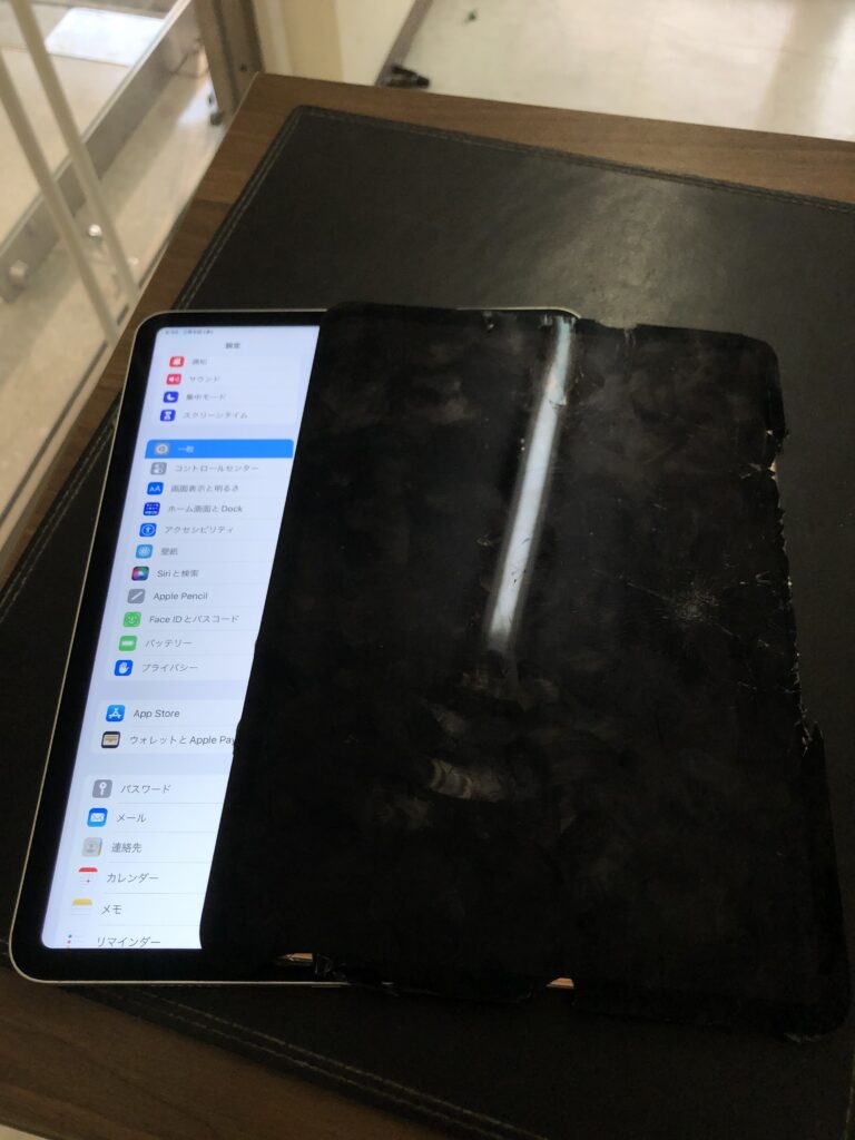 北九州市　小倉　iPadPro11第3世代　液晶不具合