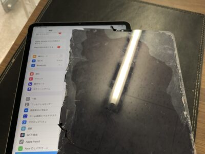 北九州市よりiPadPro11第３世代の液晶不具合