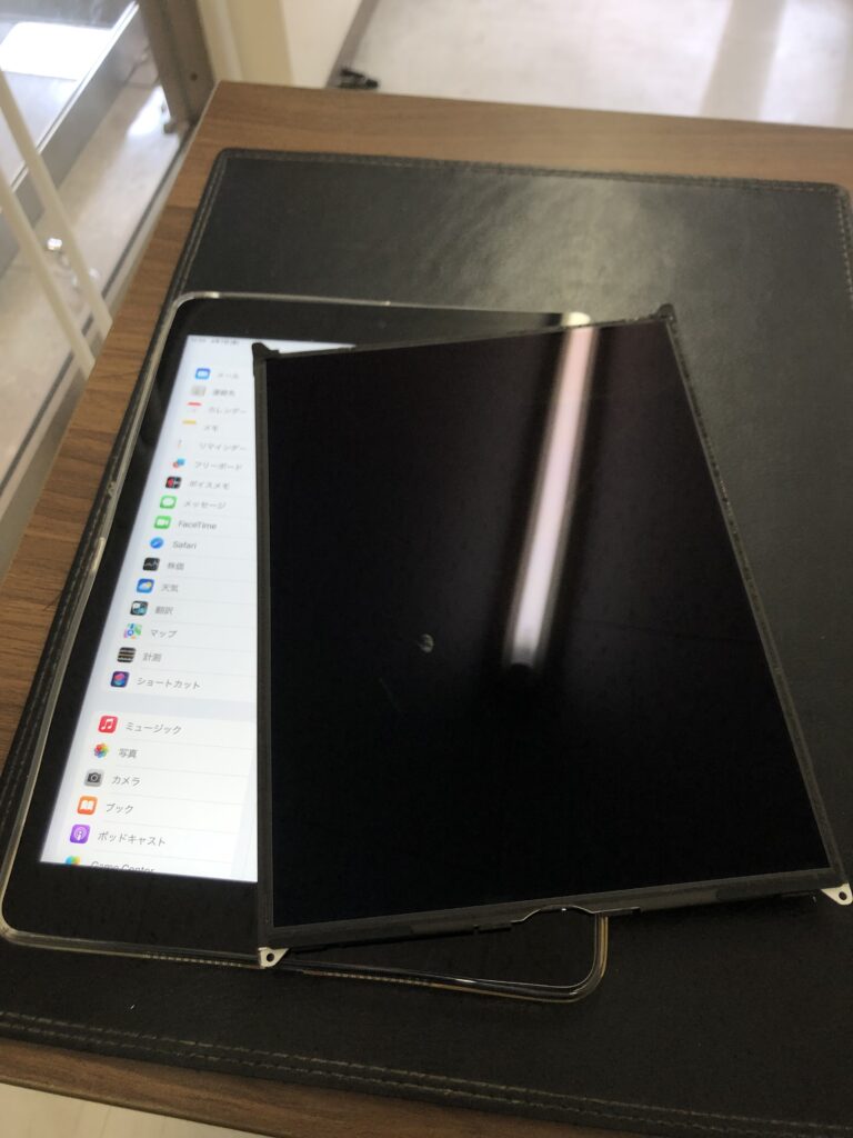 北九州市　小倉　iPad9　液晶不具合
