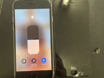 北九州市よりiPhoneSE3の液晶不具合