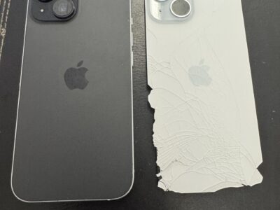 iPhone15 バックガラス交換修理｜ブルーからブラックへカラー変更も可能【ジーニー小倉店】
