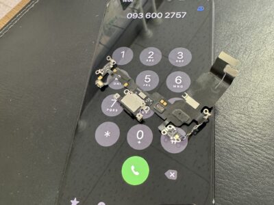 【iPhone15 充電コネクタ交換】充電できない・接触不良の原因と修理方法｜ジーニー小倉店