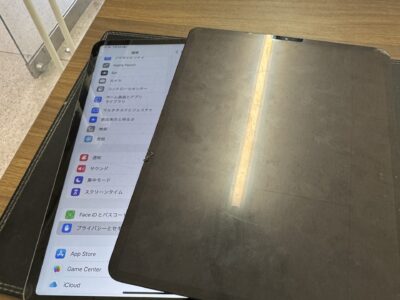 iPad Pro 12.9インチ（第3世代）の表示不良でパネル交換修理｜画面の線・黒いシミ・映らない症状もお任せください