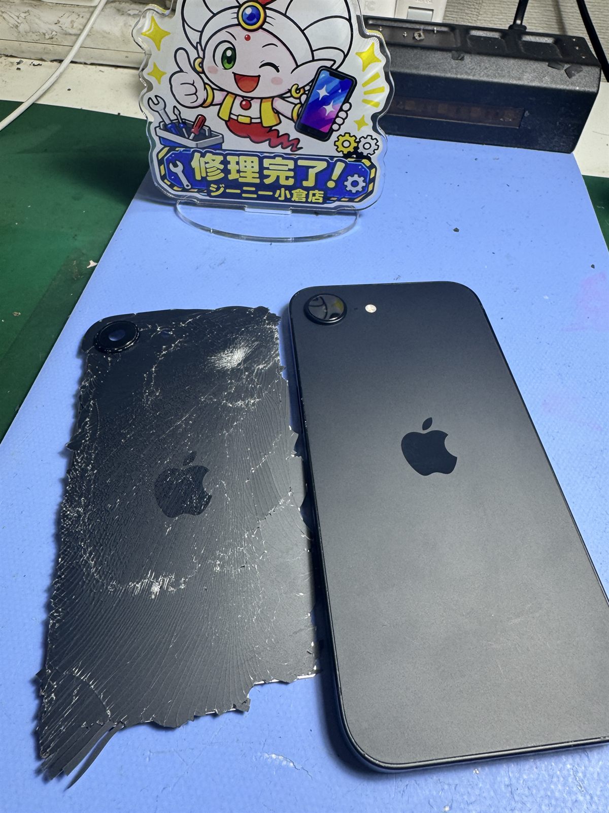 バックガラス交換が完了したiPhone 16e